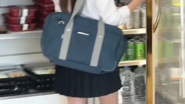 制服のまま店内で交わる背徳スリルハメ撮り 動画キャプチャ 5