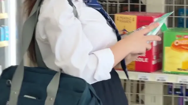 制服のまま店内で交わる背徳スリルハメ撮り 動画キャプチャ 6