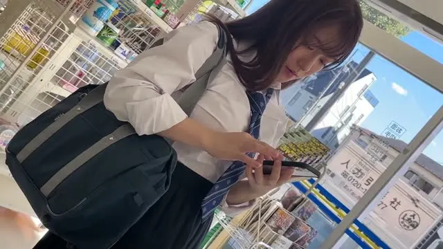 制服のまま店内で交わる背徳スリルハメ撮り 動画キャプチャ 8