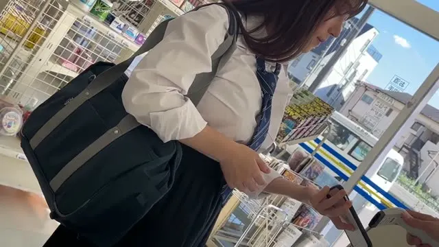 制服のまま店内で交わる背徳スリルハメ撮り 動画キャプチャ 9