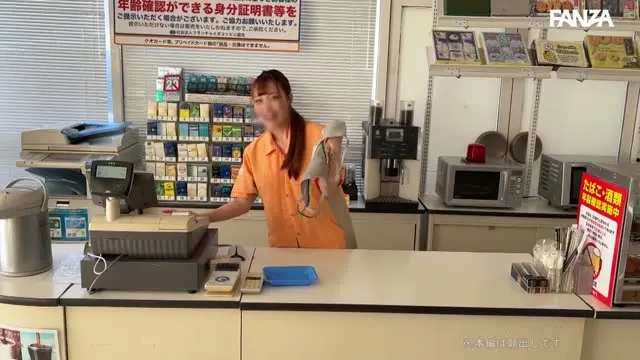 「ヤレるコンビニは実在する」巨乳店員・柚月さんの店内むちむちハメ撮り 動画キャプチャ 3
