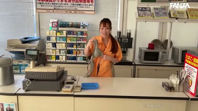 「ヤレるコンビニは実在する」巨乳店員・柚月さんの店内むちむちハメ撮り 動画キャプチャ 4